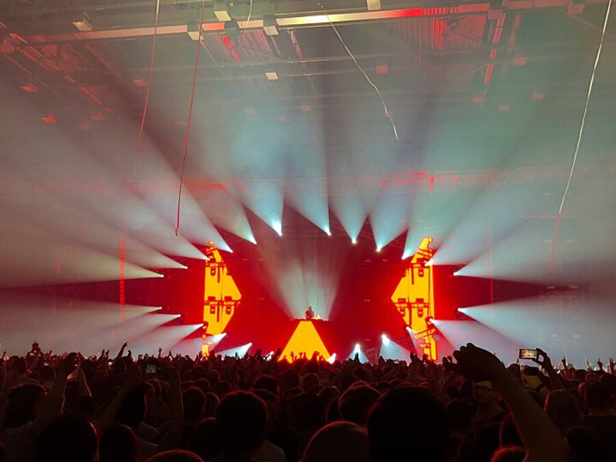 Guetta adds an extra date to the [UNVRS] closing: Friday 9 October