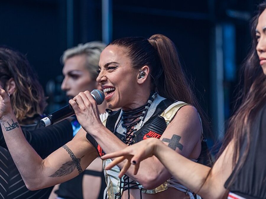 Melanie C tattoos the Pachá cherries and debuts tonight at Flower Power